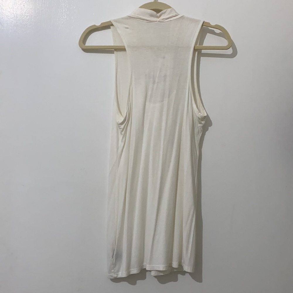 Tank tops - Picture 3 of 6